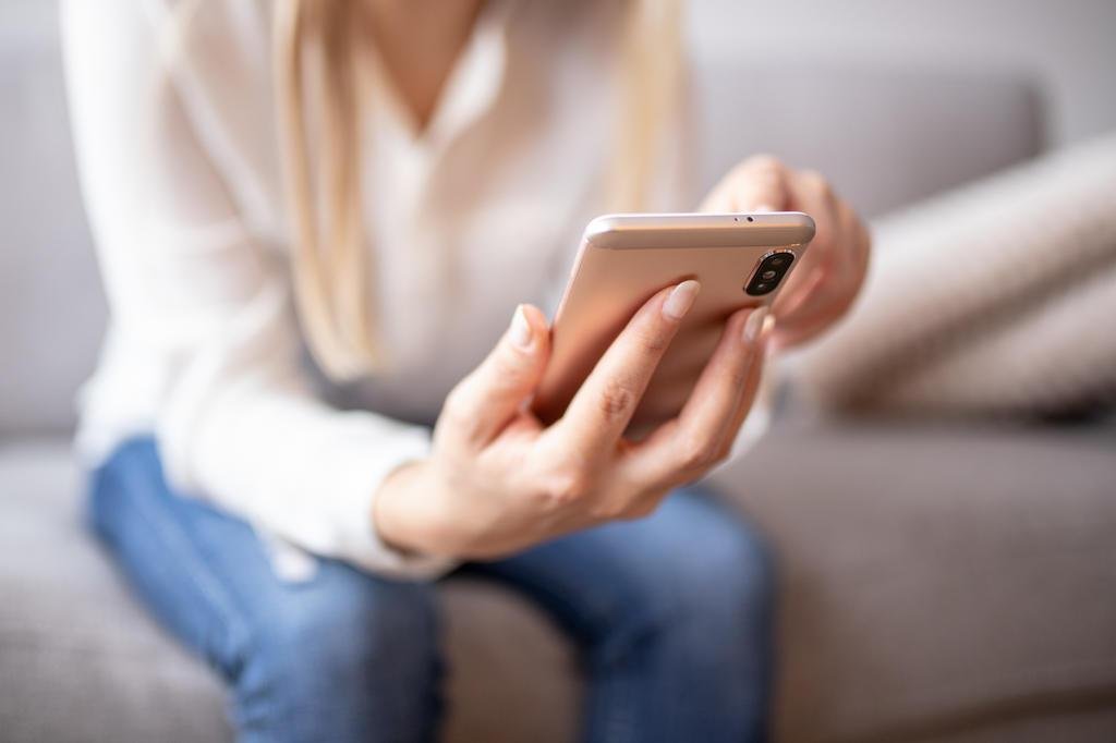 Malefícios do Uso do Celular: Como o Excesso Pode Afetar Sua Saúde e Bem-Estar